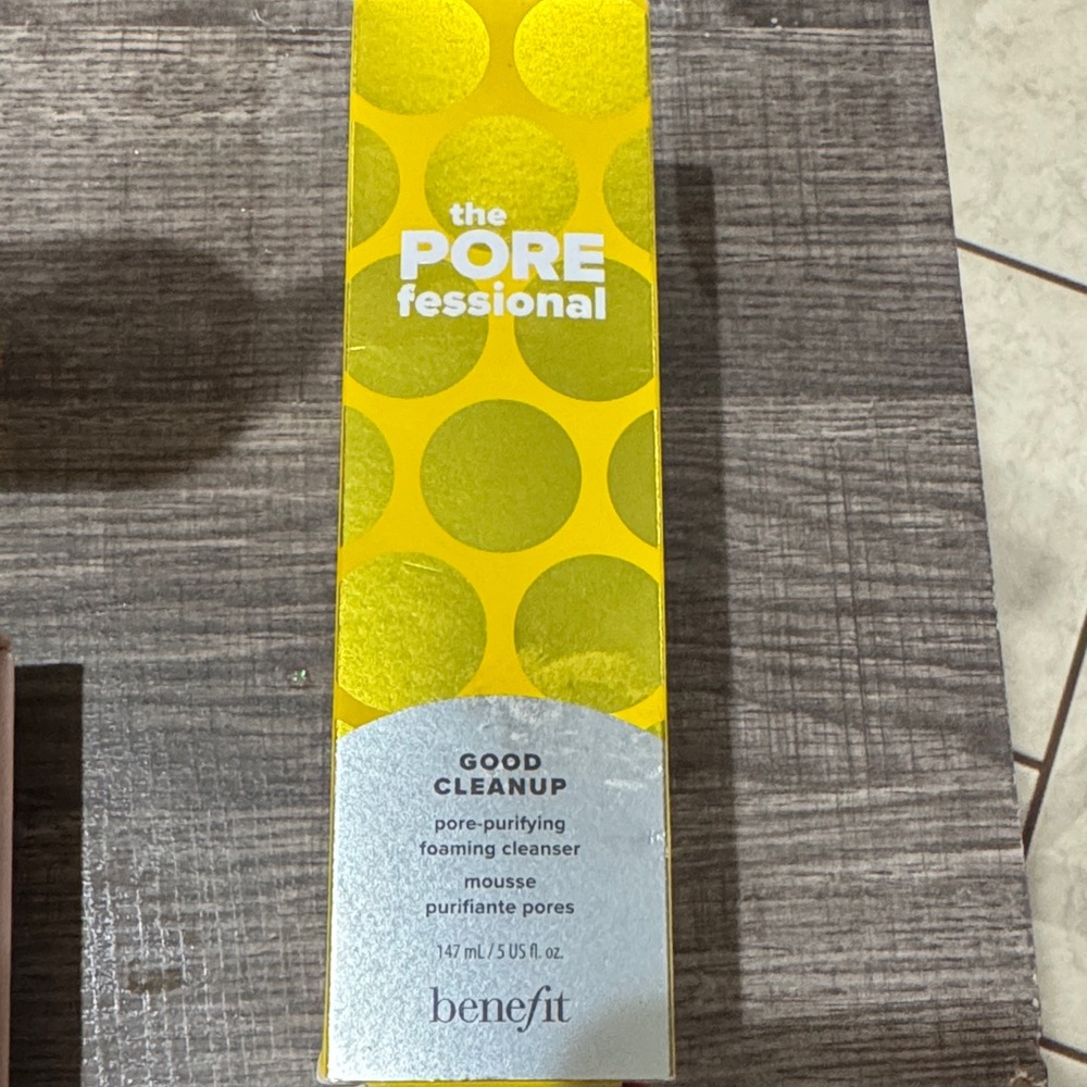 Benefit POREfessional Good Cleanup Cleanser - Yellow and Silver